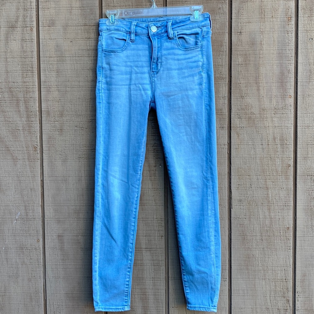 AMERICAN EAGLE Light Wash Skinny Jeans